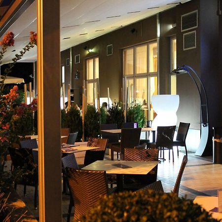 Eq Hotel Travagliato Kültér fotó