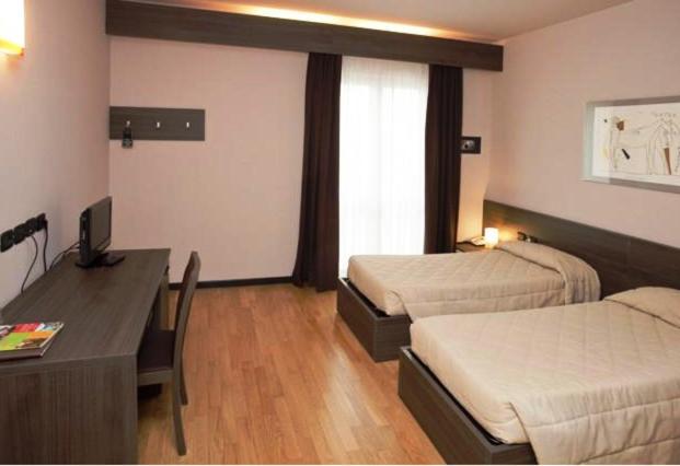 Eq Hotel Travagliato Kültér fotó