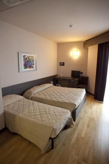 Eq Hotel Travagliato Szoba fotó