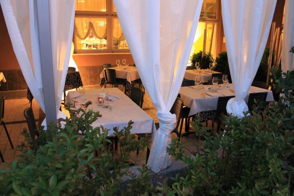 Eq Hotel Travagliato Kültér fotó