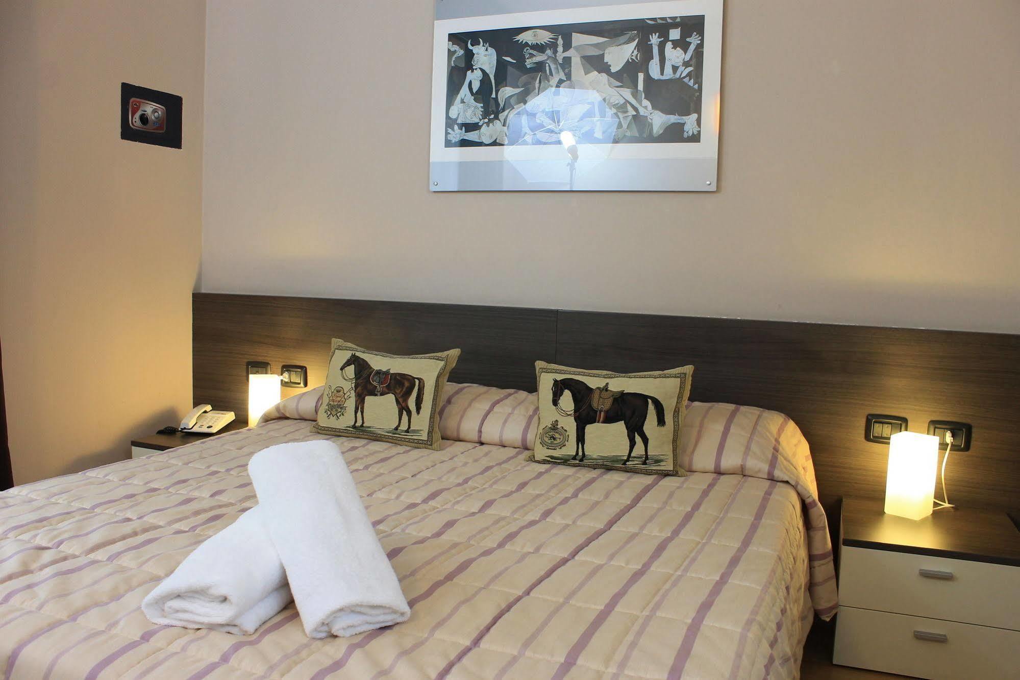Eq Hotel Travagliato Kültér fotó