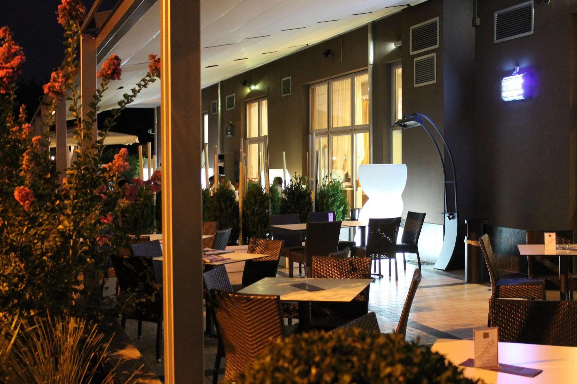Eq Hotel Travagliato Kültér fotó